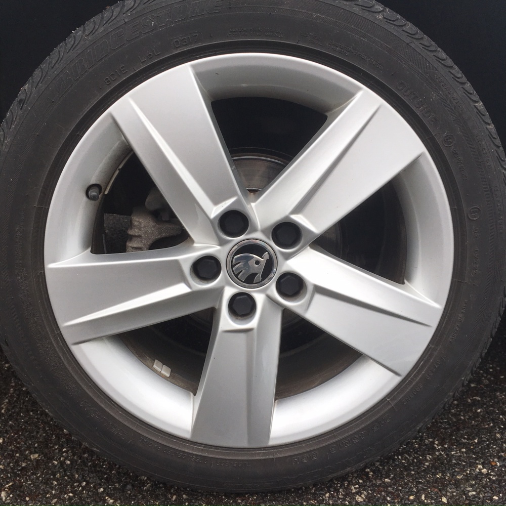 Silikónové krytky skrutiek kolies 17 mm sada 20 ks ČIERNÁ