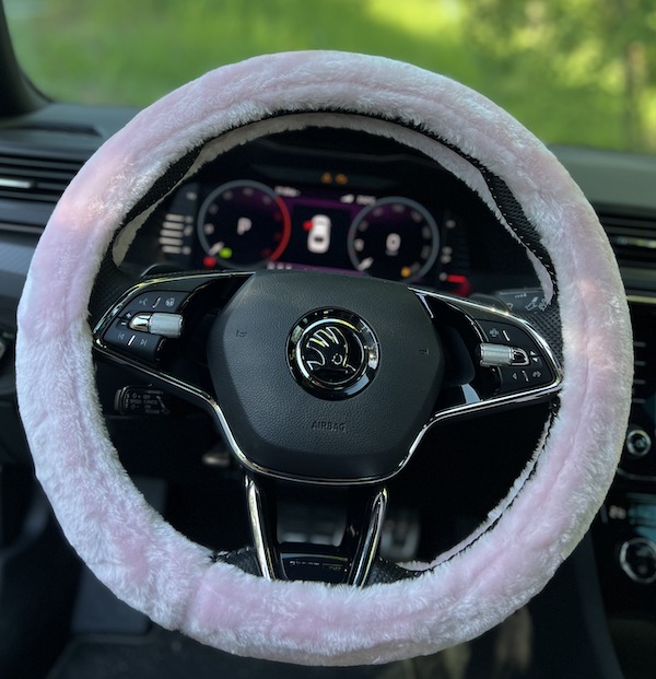 Chlpatý ružový poťah na volant