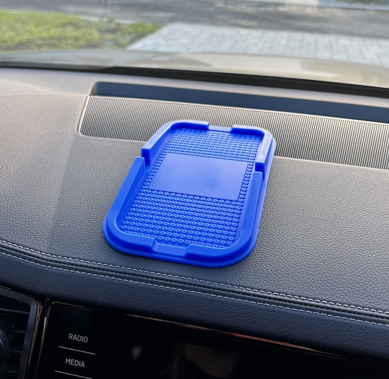 Protišmyková podložka do auta Silicon GARO Modrá