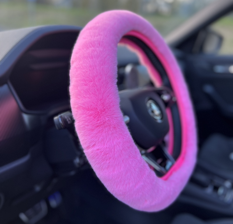 Huňatý růžový poťah na volant