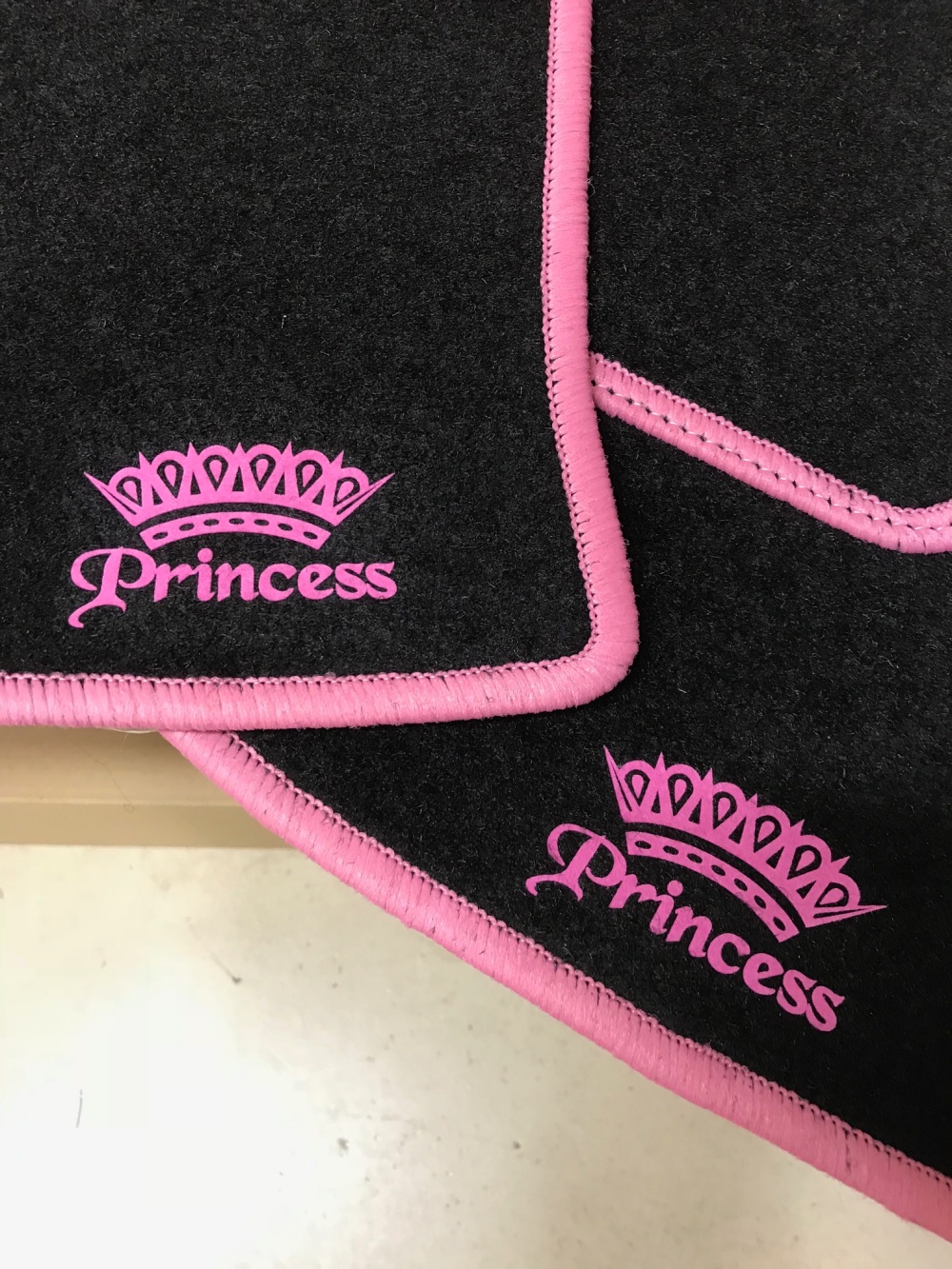 Autokoberce čierne s žltým lemom sada 2 ks