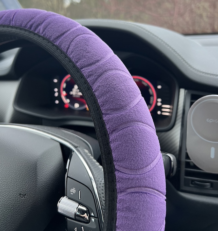 Semišový poťah na volant Purple