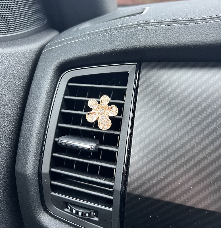 Ozdobná kvetinka do ventilácie